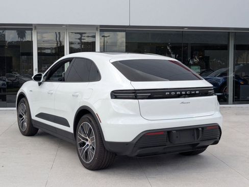 Used 2025 Porsche Macan Electric RWD image 3