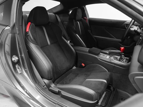 Used 2024 Toyota GR86 Premium RWD image 14