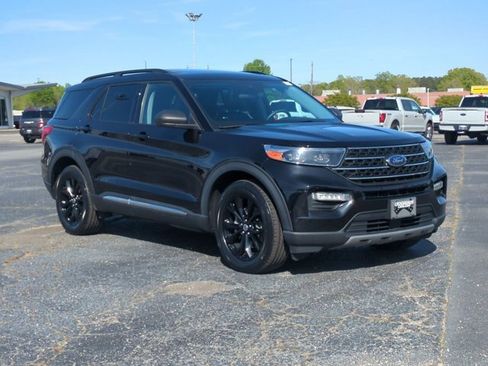 Certified 2022 Ford Explorer XLT w/ Equipment Group 202A AWD/4WD image 1