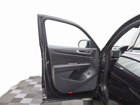 Used 2025 Volkswagen Atlas Cross Sport SEL Premium R-Line image 4