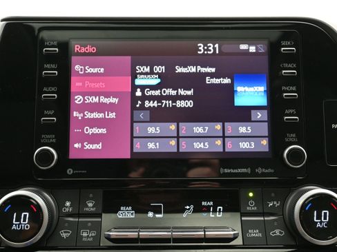 Used 2021 Toyota Highlander XLE AWD/4WD image 33