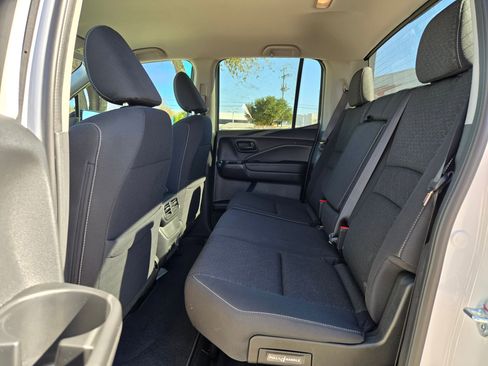 Used 2025 Honda Ridgeline Sport image 15