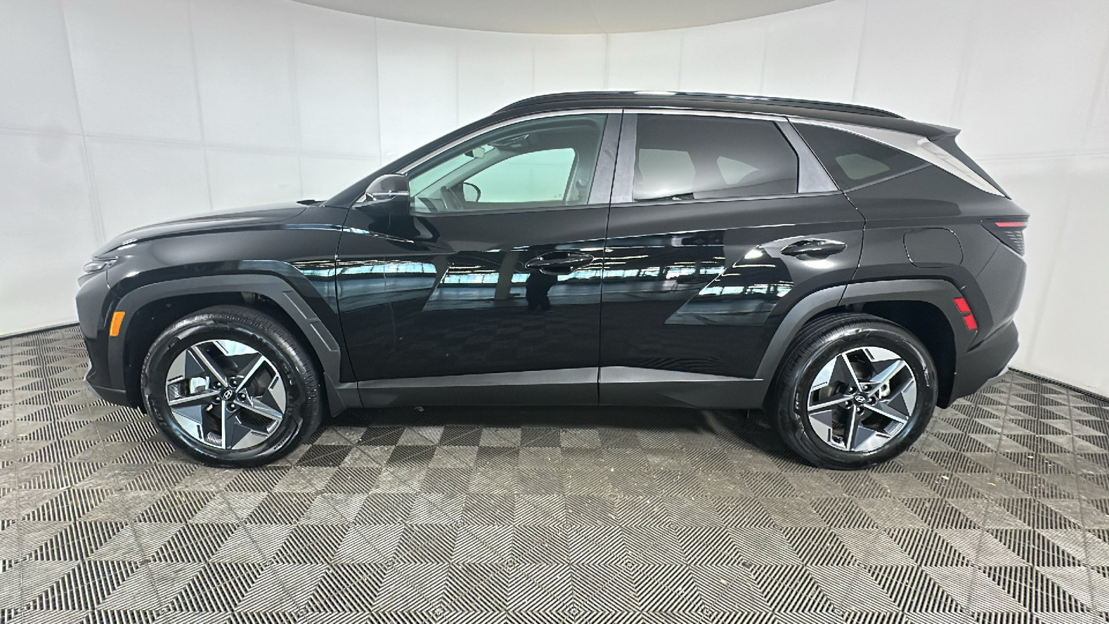 Certified 2025 Hyundai Tucson SEL AWD/4WD image 7