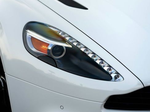 Used 2015 Aston Martin Vanquish Coupe image 24