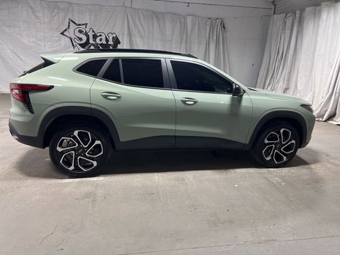 Used 2024 Chevrolet Trax RS FWD image 8