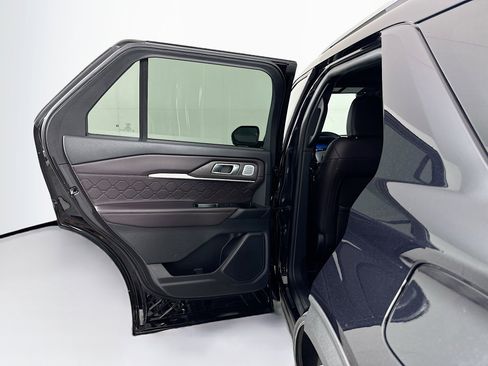 Used 2025 Ford Explorer Platinum w/ LUX Leather Package image 27