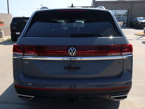 Used 2025 Volkswagen Atlas SE AWD/4WD image 6