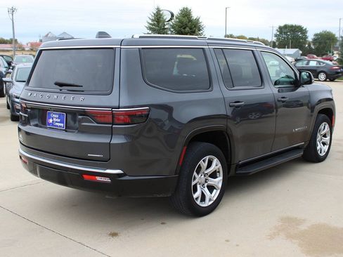 Used 2022 Jeep Wagoneer Series II AWD/4WD image 5
