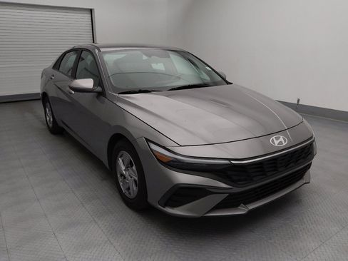 Used 2024 Hyundai Elantra SE FWD image 13