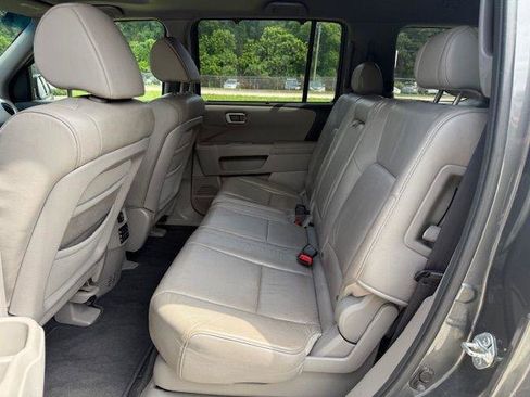 Used 2010 Honda Pilot Touring image 5