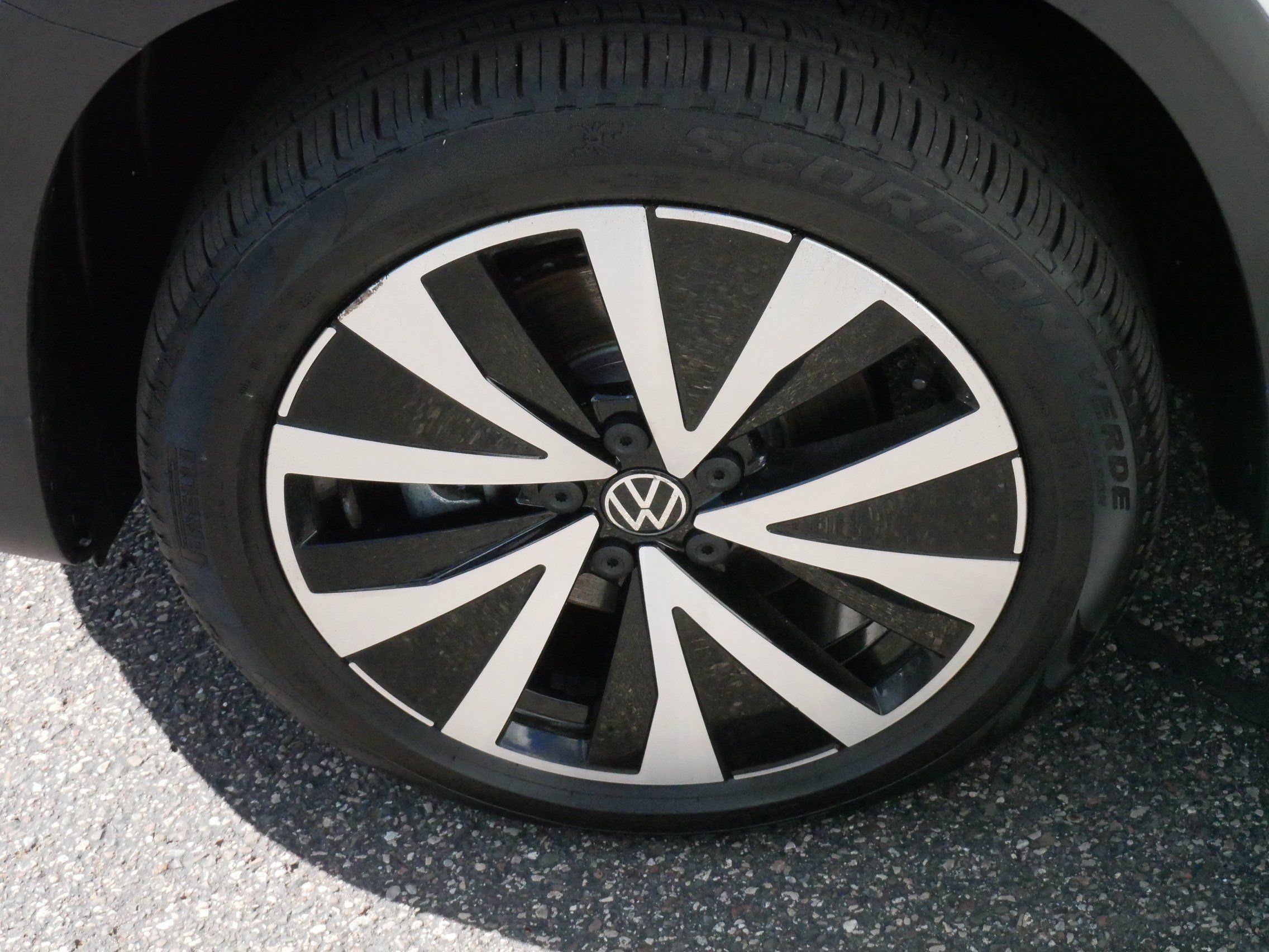 Certified 2023 Volkswagen Taos SE w/ Panoramic Sunroof Package AWD/4WD image 15