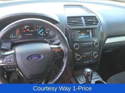 Used 2019 Ford Explorer XLT FWD image 12