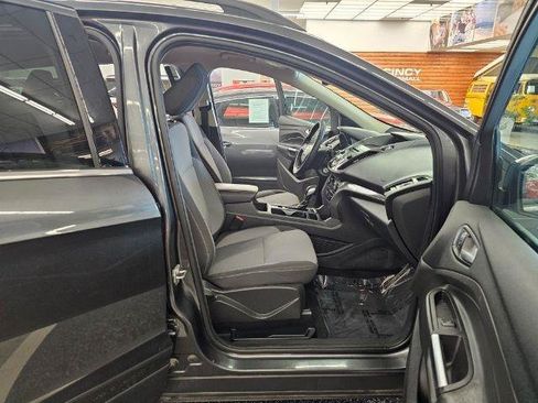 Used 2018 Ford Escape SE w/ Ford Safe & Smart Package FWD image 10