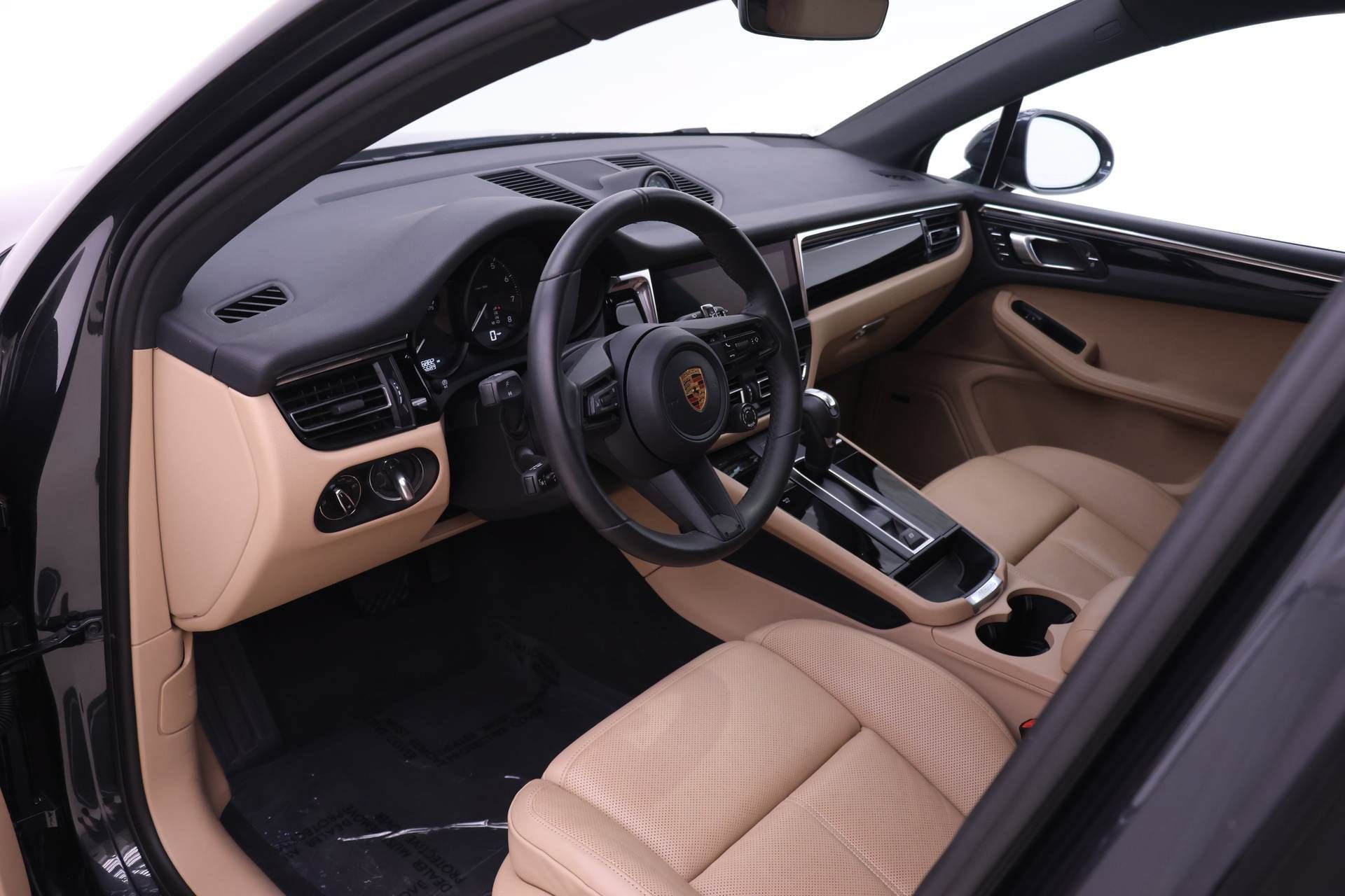 Used 2026 Porsche Macan AWD/4WD image 4