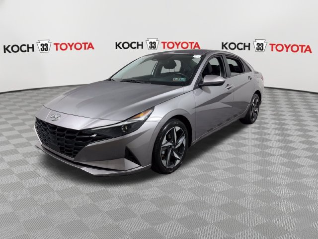 Used 2023 Hyundai Elantra SEL w/ Convenience Package FWD image 3