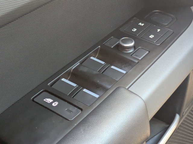 Used 2020 Land Rover Defender 110 X AWD/4WD image 25
