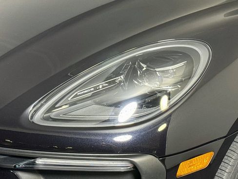 Certified 2023 Porsche Macan AWD/4WD image 24