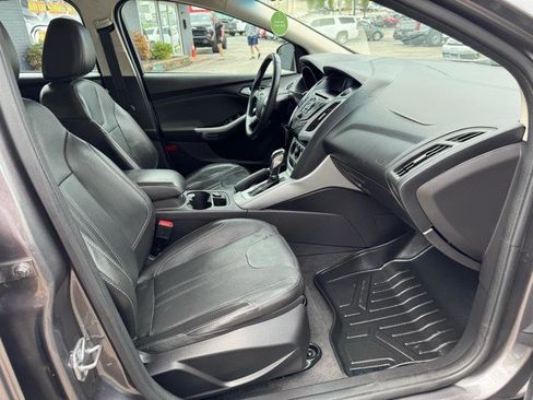 Used 2014 Ford Focus SE w/ Equipment Group 201A image 9