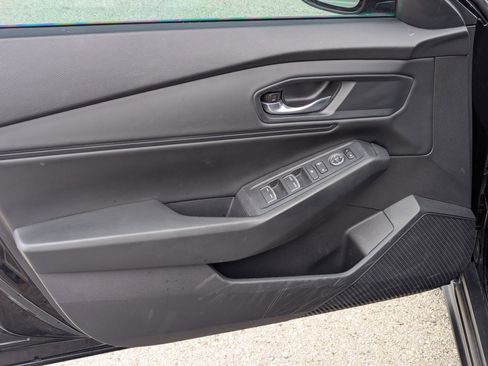 Used 2025 Honda Accord SE image 11