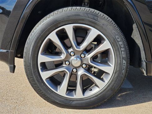 Used 2018 Jeep Grand Cherokee Overland image 17