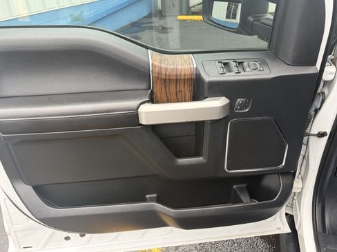 Used 2019 Ford F150 Lariat w/ FX4 Off-Road Package AWD/4WD image 15