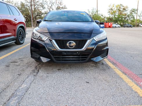 Used 2020 Nissan Versa S image 3