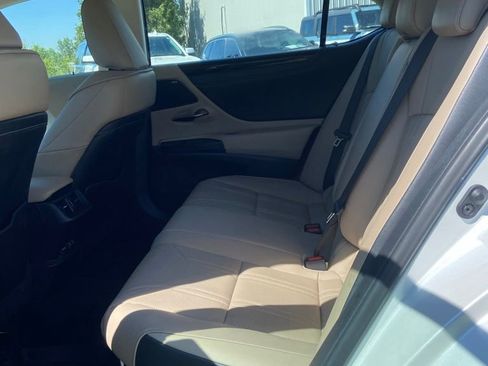 Used 2021 Lexus ES 300h w/ Accessory Package FWD image 12