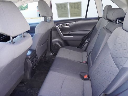 Used 2020 Toyota RAV4 XLE image 10