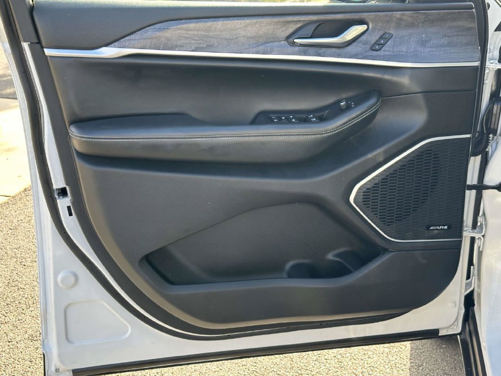 Used 2023 Jeep Grand Cherokee 4WD 4xe image 26