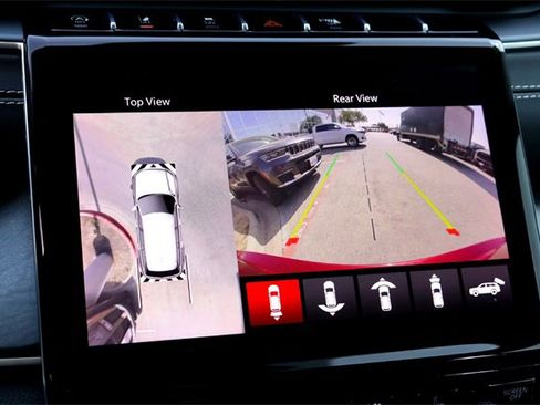 Used 2023 Jeep Grand Cherokee Limited w/ Luxury Tech Group II image 17