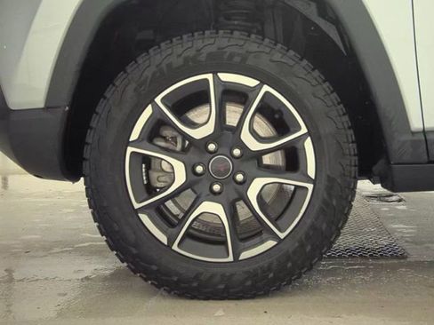 Used 2025 Jeep Compass Trailhawk image 21