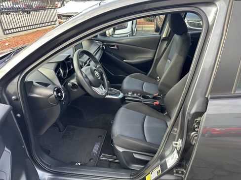 Used 2017 Toyota Yaris iA image 11