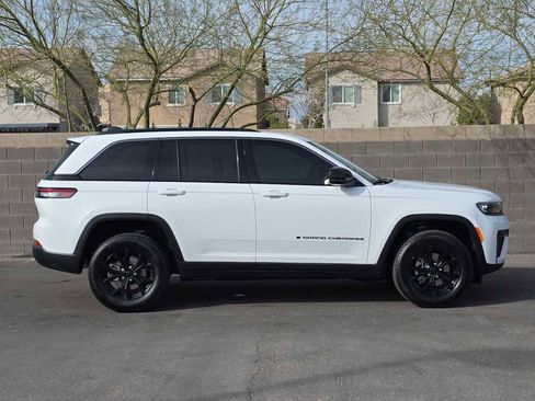 New 2026 Jeep Grand Cherokee Altitude AWD/4WD image 9