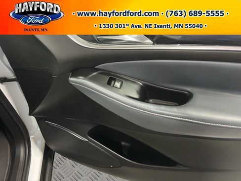 Used 2019 Buick Enclave Essence AWD/4WD image 16