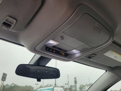 Used 2020 GMC Acadia SLE w/ Driver Convenience Package image 11