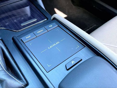 Used 2020 Lexus ES 300h w/ Accessory Package image 35