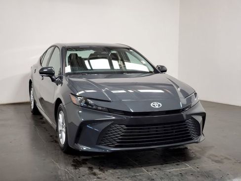 Used 2025 Toyota Camry LE image 2