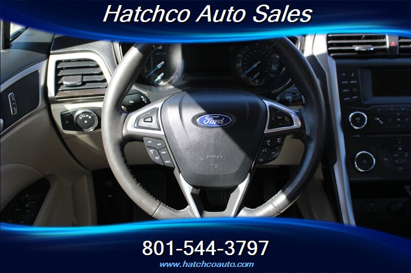 Used 2017 Ford Fusion SE FWD image 19