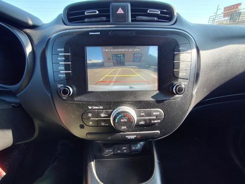 Used 2018 Kia Soul + FWD image 22