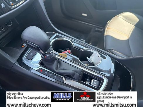 Used 2023 Chevrolet Equinox Premier AWD/4WD image 18