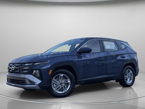 Used 2026 Hyundai Tucson SE FWD image 2