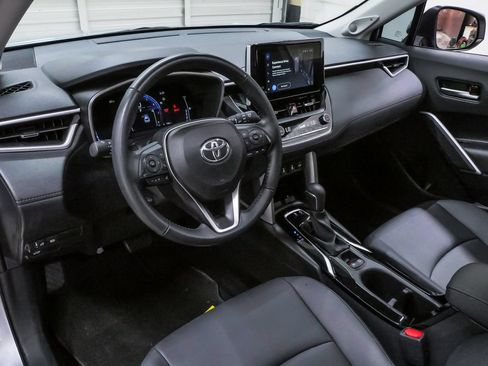 Used 2024 Toyota Corolla Cross XLE w/ Convenience Package FWD image 2