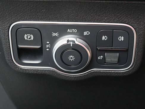 Used 2022 Mercedes-Benz GLB 250 4MATIC image 16