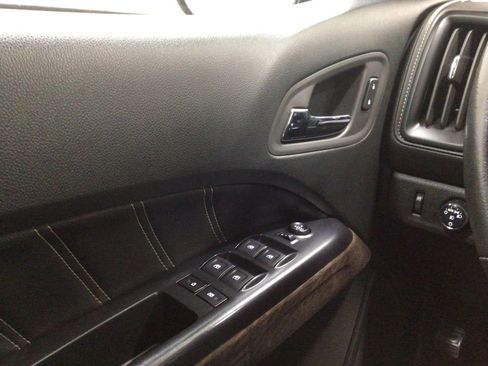 Used 2022 GMC Canyon Denali image 18