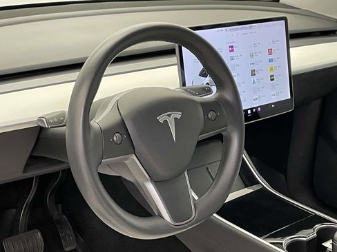 Used 2020 Tesla Model Y Long Range image 4