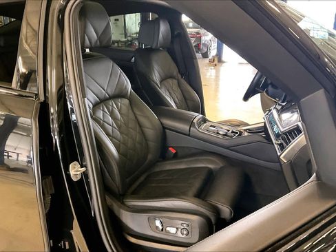 Used 2025 BMW X6 xDrive40i w/ Climate Comfort Package AWD/4WD image 8