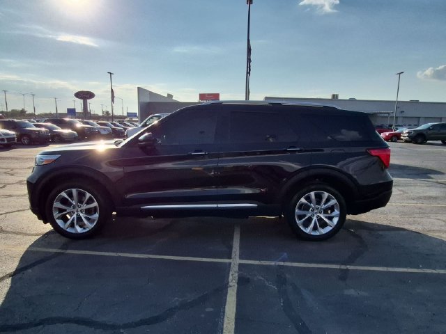Used 2023 Ford Explorer Platinum w/ Technology Package AWD/4WD image 4