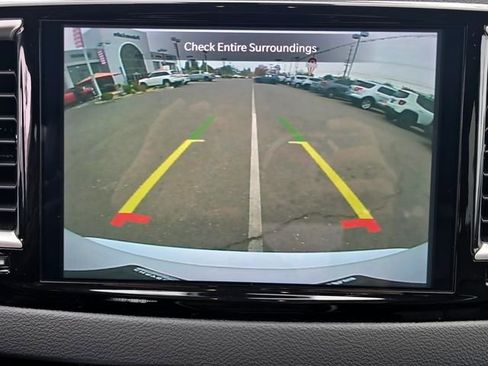 Certified 2024 Chrysler Pacifica Touring-L image 10