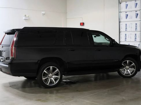 Used 2019 Cadillac Escalade ESV Luxury image 6