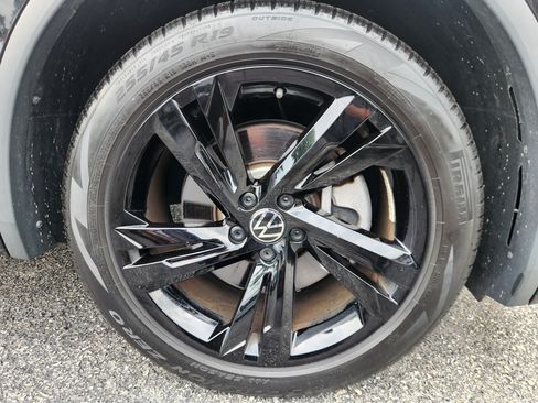 Certified 2023 Volkswagen Tiguan SE R-Line FWD image 21